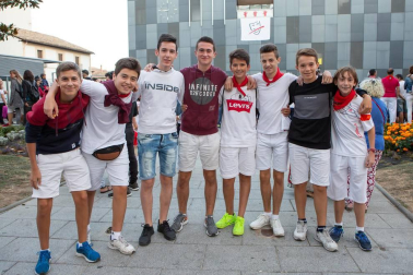 Dentro del extenso programa de actividades organizado con motivo de las fiestas de Burlada, la tarde del sábado 18 de agosto fue el turno del herri kirolak. Los más jóvenes de la localidad disfrutaron de estos deportes en una animada competición por equipos organizada desde el espacio festivo de 12 a 17 años de Ermitaberri.