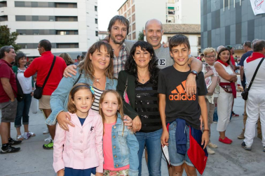 Dentro del extenso programa de actividades organizado con motivo de las fiestas de Burlada, la tarde del sábado 18 de agosto fue el turno del herri kirolak. Los más jóvenes de la localidad disfrutaron de estos deportes en una animada competición por equipos organizada desde el espacio festivo de 12 a 17 años de Ermitaberri.