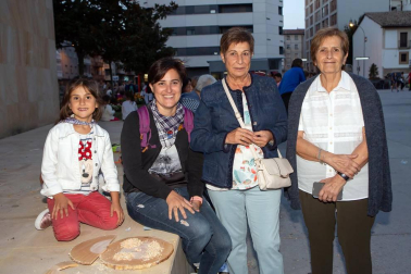 Dentro del extenso programa de actividades organizado con motivo de las fiestas de Burlada, la tarde del sábado 18 de agosto fue el turno del herri kirolak. Los más jóvenes de la localidad disfrutaron de estos deportes en una animada competición por equipos organizada desde el espacio festivo de 12 a 17 años de Ermitaberri.