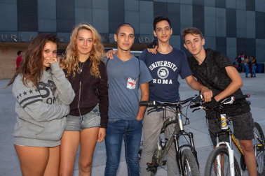 Dentro del extenso programa de actividades organizado con motivo de las fiestas de Burlada, la tarde del sábado 18 de agosto fue el turno del herri kirolak. Los más jóvenes de la localidad disfrutaron de estos deportes en una animada competición por equipos organizada desde el espacio festivo de 12 a 17 años de Ermitaberri.
