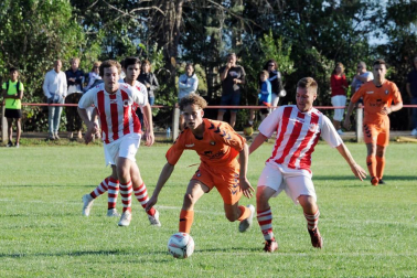 El pasado viernes 17 de agosto el campo municipal Santa Ana de Mélida acogió la décima edición del trofeo Villa de Mélida de fútbol, que enfrentó al conjunto local, Sporting Melidés, con el juvenil de Osasuna. El equipo protagonizó al día siguiente el chupinazo que dio inicio a las fiestas, con motivo del 90 aniversario del club.