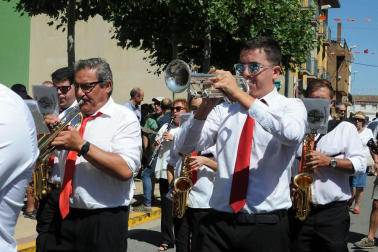 Por séptimo año consecutivo, los vecinos de Sartaguda han puesto en marcha la Feria del melocotón. Los actos, organizados para el domingo 19 de agosto, dieron comienzo con el pregón y se prolongaron con la exposición y venta de melocotones, la degustación de melocotón con vino, la comida popular con productos típicos de la localidad, el recorrido guiado con tren turístico por las fincas agrícolas, los hinchables para los más pequeños o el concurso de postres.
