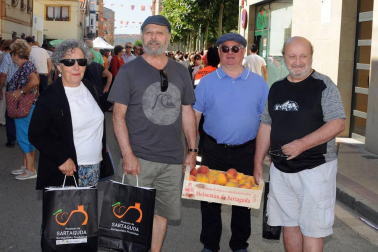 Por séptimo año consecutivo, los vecinos de Sartaguda han puesto en marcha la Feria del melocotón. Los actos, organizados para el domingo 19 de agosto, dieron comienzo con el pregón y se prolongaron con la exposición y venta de melocotones, la degustación de melocotón con vino, la comida popular con productos típicos de la localidad, el recorrido guiado con tren turístico por las fincas agrícolas, los hinchables para los más pequeños o el concurso de postres.