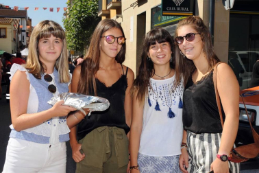 Por séptimo año consecutivo, los vecinos de Sartaguda han puesto en marcha la Feria del melocotón. Los actos, organizados para el domingo 19 de agosto, dieron comienzo con el pregón y se prolongaron con la exposición y venta de melocotones, la degustación de melocotón con vino, la comida popular con productos típicos de la localidad, el recorrido guiado con tren turístico por las fincas agrícolas, los hinchables para los más pequeños o el concurso de postres.