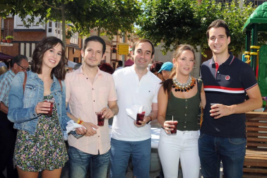 Por séptimo año consecutivo, los vecinos de Sartaguda han puesto en marcha la Feria del melocotón. Los actos, organizados para el domingo 19 de agosto, dieron comienzo con el pregón y se prolongaron con la exposición y venta de melocotones, la degustación de melocotón con vino, la comida popular con productos típicos de la localidad, el recorrido guiado con tren turístico por las fincas agrícolas, los hinchables para los más pequeños o el concurso de postres.