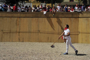 Los hermanos David y Marta Ezquerro han ganado el campeonato mundial de Marcilla de lanzamiento de rabiosa.