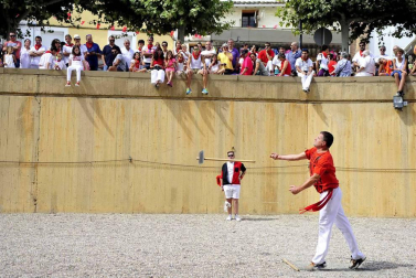 Los hermanos David y Marta Ezquerro han ganado el campeonato mundial de Marcilla de lanzamiento de rabiosa.