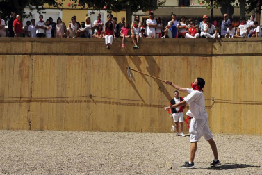 Los hermanos David y Marta Ezquerro han ganado el campeonato mundial de Marcilla de lanzamiento de rabiosa.