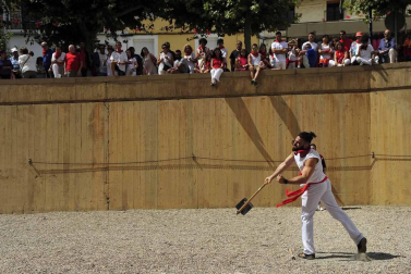 Los hermanos David y Marta Ezquerro han ganado el campeonato mundial de Marcilla de lanzamiento de rabiosa.