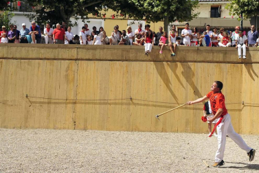 Los hermanos David y Marta Ezquerro han ganado el campeonato mundial de Marcilla de lanzamiento de rabiosa.