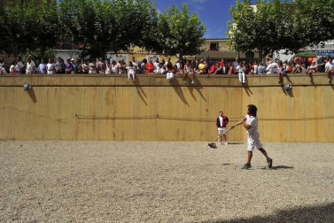 Los hermanos David y Marta Ezquerro han ganado el campeonato mundial de Marcilla de lanzamiento de rabiosa.