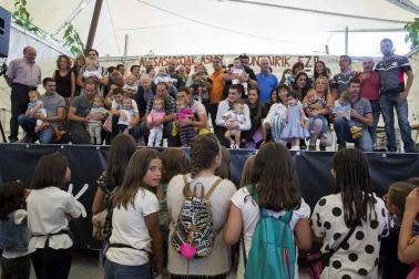 Imágenes del cohete de las fiestas de Lakuntza 2018. Toque de las campanas de la localidad.