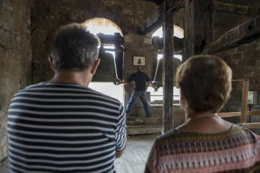 Imágenes del cohete de las fiestas de Lakuntza 2018. Toque de las campanas de la localidad.