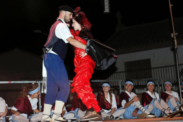 Imágenes del paloteado de las fiestas de San Bartolomé de Ribaforada 2018