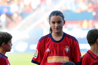 Fotos de los aficionados en El Sadar durante el partido Osasuna-Elche.