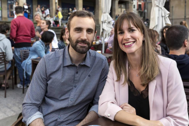 'Pamplona swing' ofreció una animada sesión de baile en la plaza de los Burgos dentro de la programación veraniega organizada desde la Sala Zentral. Con este espectáculo se dio cierre al ciclo Zentral ¡Baila! en el que los pamploneses, además del swing, han podido disfrutar de estilos como bailes latinos, lindy hop o euskaldantza.
