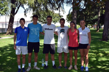El Club Tenis Pamplona albergó entre el 13 y el 25 de agosto el Campeonato Navarro Absoluto de Tenis, torneo en el que tomaron parte 90 tenistas de la Comunidad foral y en el que resultaron vencedores los mismos jugadores que se llevaron la pasada edición: Marta Sexmilo en el cuadro femenino e Iñaki Montes en el masculino.