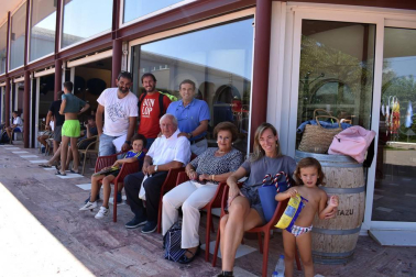 El Club Tenis Pamplona albergó entre el 13 y el 25 de agosto el Campeonato Navarro Absoluto de Tenis, torneo en el que tomaron parte 90 tenistas de la Comunidad foral y en el que resultaron vencedores los mismos jugadores que se llevaron la pasada edición: Marta Sexmilo en el cuadro femenino e Iñaki Montes en el masculino.