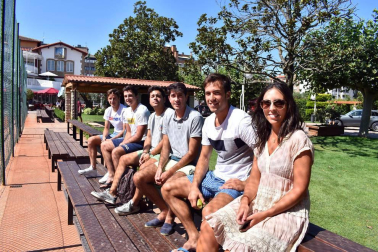 El Club Tenis Pamplona albergó entre el 13 y el 25 de agosto el Campeonato Navarro Absoluto de Tenis, torneo en el que tomaron parte 90 tenistas de la Comunidad foral y en el que resultaron vencedores los mismos jugadores que se llevaron la pasada edición: Marta Sexmilo en el cuadro femenino e Iñaki Montes en el masculino.