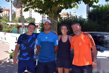 El Club Tenis Pamplona albergó entre el 13 y el 25 de agosto el Campeonato Navarro Absoluto de Tenis, torneo en el que tomaron parte 90 tenistas de la Comunidad foral y en el que resultaron vencedores los mismos jugadores que se llevaron la pasada edición: Marta Sexmilo en el cuadro femenino e Iñaki Montes en el masculino.