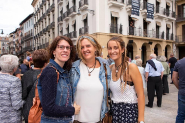 Flamenco en los balcones, una de las ofertas más populares del programa cultural 'Flamenco on fire', regresó a Pamplona del miércoles 22 al domingo 26 de agosto. Tres escenarios se fueron dando relevo durante estos días: el balcón del Ayuntamiento, otro en la calle Mañueta y, finalmente, el del Hotel La Perla, en la céntrica Plaza del Castillo. A este último acudió la cámara de ¡Click! para escuchar el arte de Guadiana y Carlos de Jacoba.