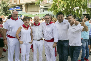 La Escuela de Jotas Villa de Mendavia, junto a la vecina Escuela Municipal de Jotas de Arróniz, protagonizó la mañana de fiestas del domingo 26 de agosto. Sus cantos animaron las calles en los momentos previos a la puesta en marcha de la pochada popular. Previamente, ambas escuelas acudieron a la residencia de ancianos Dionisio Salcedo Sádaba para compartir su alegría con los más mayores.