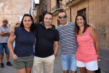 Del viernes 24 de agosto al domingo 26, Corella puso en marcha de la décima edición de sus Fiestas de la Vendimia. La cámara de ¡Click! se acercó el domingo a la mañana para disfrutar con los vecinos de la actuación de la Compañía de Danza Ballet Embrujo y el encierro infantil simulado, que se desarrollaron ambos en la plaza de España.