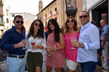 Del viernes 24 de agosto al domingo 26, Corella puso en marcha de la décima edición de sus Fiestas de la Vendimia. La cámara de ¡Click! se acercó el domingo a la mañana para disfrutar con los vecinos de la actuación de la Compañía de Danza Ballet Embrujo y el encierro infantil simulado, que se desarrollaron ambos en la plaza de España.