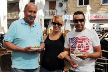 El 25 de agosto los peralteses celebraron la segunda edición del Día del Cucón, un pimiento autóctono con mucha clase. El cocinero local Antonio Barcos Díaz fue el encargado de realizar la lectura del pregón, tras la que se procedió a la degustación de 700 raciones de este suave y carnoso pimiento en la plaza Principal.