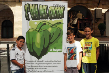 El 25 de agosto los peralteses celebraron la segunda edición del Día del Cucón, un pimiento autóctono con mucha clase. El cocinero local Antonio Barcos Díaz fue el encargado de realizar la lectura del pregón, tras la que se procedió a la degustación de 700 raciones de este suave y carnoso pimiento en la plaza Principal.