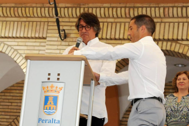 El 25 de agosto los peralteses celebraron la segunda edición del Día del Cucón, un pimiento autóctono con mucha clase. El cocinero local Antonio Barcos Díaz fue el encargado de realizar la lectura del pregón, tras la que se procedió a la degustación de 700 raciones de este suave y carnoso pimiento en la plaza Principal.