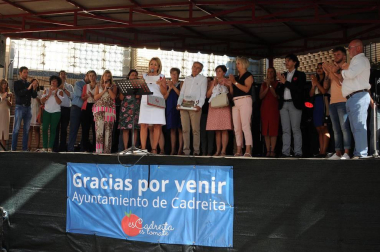 La localidad ribera de Cadreita celebró la décima edición del Día del Tomate el domingo 26 de agosto. La celebración, organizada por el Ayuntamiento de Cadreita y la Lata Best cuenta también con la colaboración del Consorcio EDER. En honor al tomate, producto que sustenta gran parte de la actividad económica de la localidad, se realizaron diferentes concursos, encuentros gastronómicos, vaquillas, actividades infantiles y venta y exhibición de este fruto.