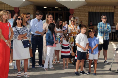 La localidad ribera de Cadreita celebró la décima edición del Día del Tomate el domingo 26 de agosto. La celebración, organizada por el Ayuntamiento de Cadreita y la Lata Best cuenta también con la colaboración del Consorcio EDER. En honor al tomate, producto que sustenta gran parte de la actividad económica de la localidad, se realizaron diferentes concursos, encuentros gastronómicos, vaquillas, actividades infantiles y venta y exhibición de este fruto.