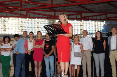 La localidad ribera de Cadreita celebró la décima edición del Día del Tomate el domingo 26 de agosto. La celebración, organizada por el Ayuntamiento de Cadreita y la Lata Best cuenta también con la colaboración del Consorcio EDER. En honor al tomate, producto que sustenta gran parte de la actividad económica de la localidad, se realizaron diferentes concursos, encuentros gastronómicos, vaquillas, actividades infantiles y venta y exhibición de este fruto.