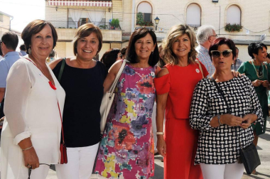 La localidad ribera de Cadreita celebró la décima edición del Día del Tomate el domingo 26 de agosto. La celebración, organizada por el Ayuntamiento de Cadreita y la Lata Best cuenta también con la colaboración del Consorcio EDER. En honor al tomate, producto que sustenta gran parte de la actividad económica de la localidad, se realizaron diferentes concursos, encuentros gastronómicos, vaquillas, actividades infantiles y venta y exhibición de este fruto.