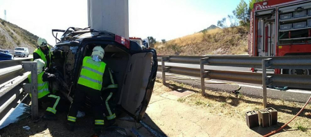 Dos personas han resultado heridas este viernes por la tarde en un accidente de tráfico en la A-12, en el kilómetro 46.