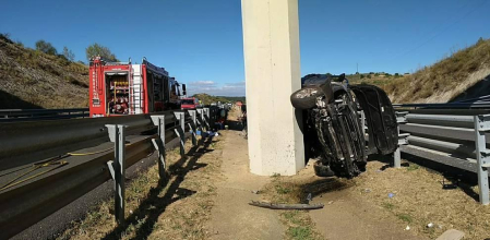 Dos personas han resultado heridas este viernes por la tarde en un accidente de tráfico en la A-12, en el kilómetro 46.