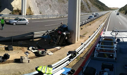 Dos personas han resultado heridas este viernes por la tarde en un accidente de tráfico en la A-12, en el kilómetro 46.