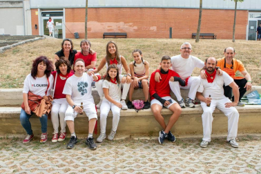 El sábado 25, dentro del programa de fiestas de Noáin, cuadrillas y familias se animaron a preparar su calderete. También hubo paellada para aquellos que se habían apuntado previamente.