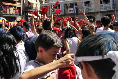 Peralta arrancó este sábado, 1 de septiembre, sus fiestas patronales. La concejala Nuria Autor fue la encargada de prender la mecha festiva