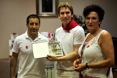 Peralta arrancó este sábado, 1 de septiembre, sus fiestas patronales. La concejala Nuria Autor fue la encargada de prender la mecha festiva