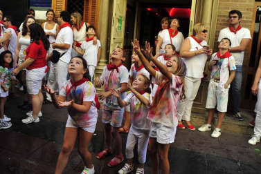 Peralta arrancó este sábado, 1 de septiembre, sus fiestas patronales. La concejala Nuria Autor fue la encargada de prender la mecha festiva