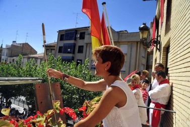 Peralta arrancó este sábado, 1 de septiembre, sus fiestas patronales. La concejala Nuria Autor fue la encargada de prender la mecha festiva