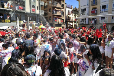 Peralta arrancó este sábado, 1 de septiembre, sus fiestas patronales. La concejala Nuria Autor fue la encargada de prender la mecha festiva