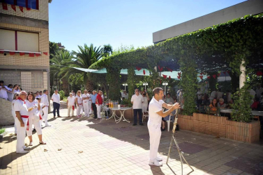 Peralta arrancó este sábado, 1 de septiembre, sus fiestas patronales. La concejala Nuria Autor fue la encargada de prender la mecha festiva