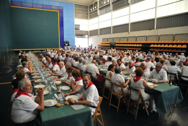 Fotos de la comida del día del abuelo de las fiestas de Peralta de 2018