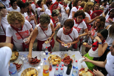 Fotos de la comida del día del abuelo de las fiestas de Peralta de 2018