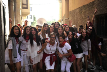 Fotos de la comida del día del abuelo de las fiestas de Peralta de 2018