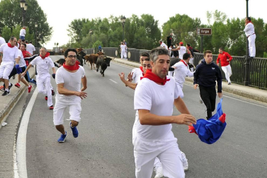 Fotos de la comida del día del abuelo de las fiestas de Peralta de 2018