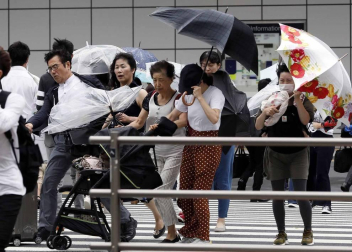Fotos del tifón más poderoso en llegar a Japón en 25 años.